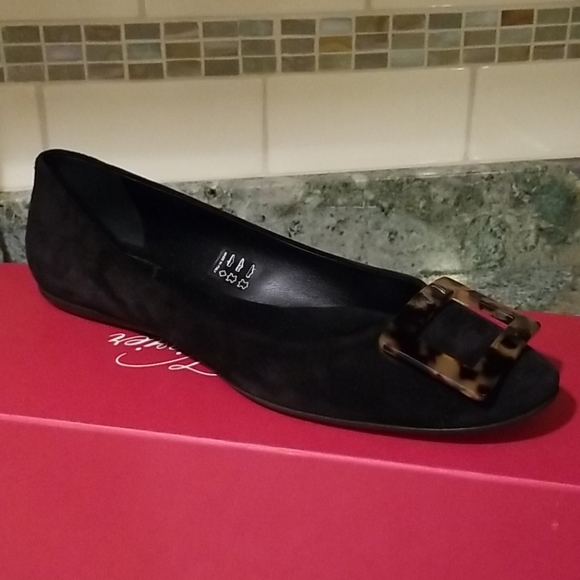 Roger Vivier Gommette Turtle Buckle Flats - Picture 9 of 16